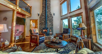 Lodge Style Cabin nr Crater Lake w Mountain Views