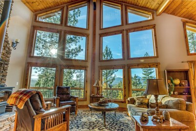 Lodge Style Cabin nr Crater Lake w Mountain Views