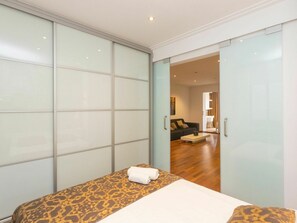 2 soverom, strykejern/-brett og wi-fi (inkludert)