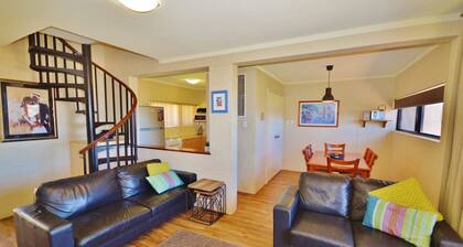 Riverview Holiday Waterfront Apt 12 - 2 Storey - Kalbarri, WA