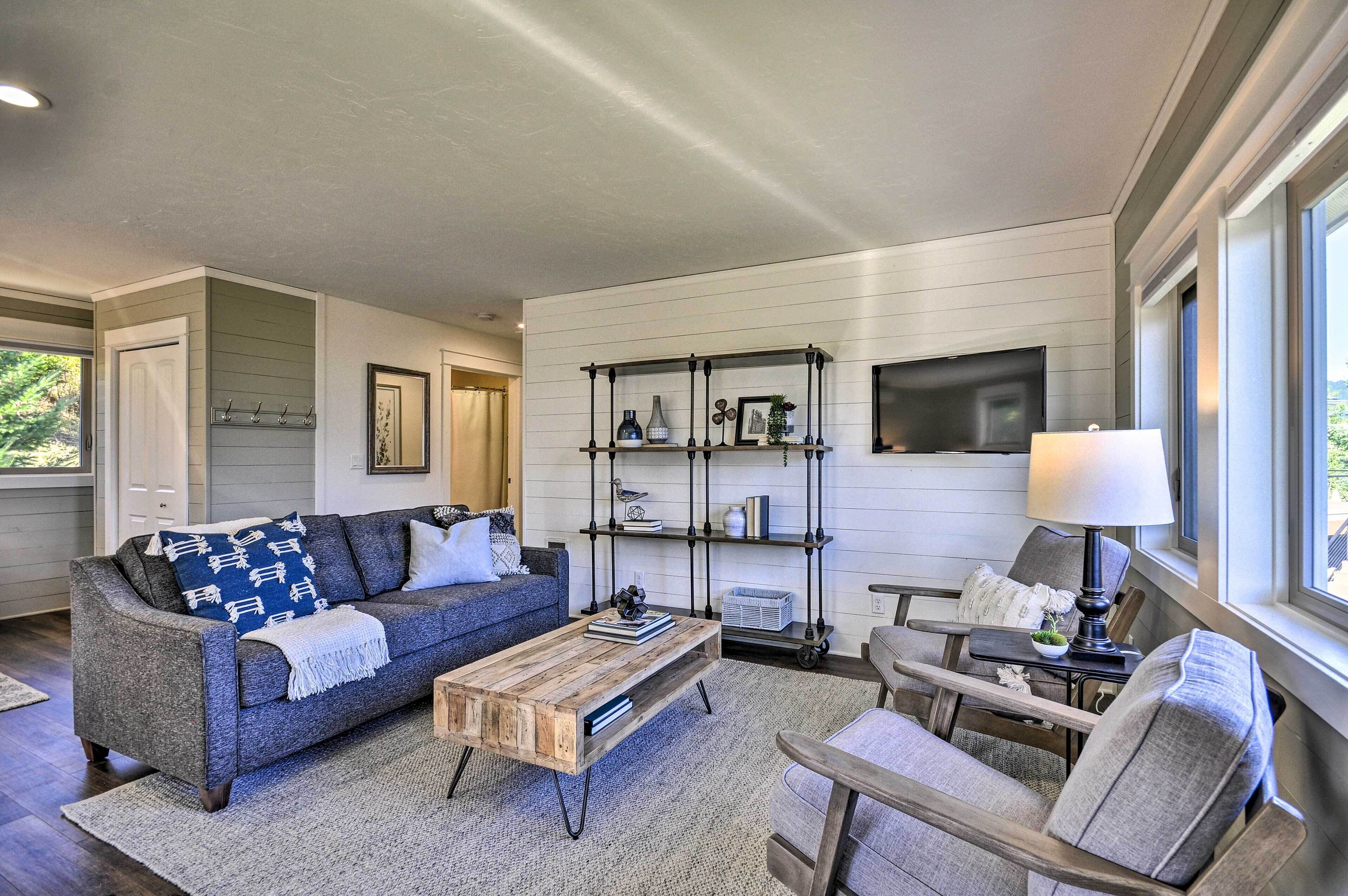 Scenic Studio w/ Loft & View of the Columbia River