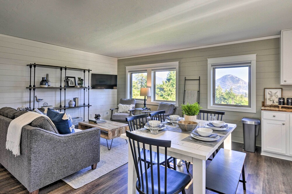 Scenic Studio w/ Loft & View of the Columbia River