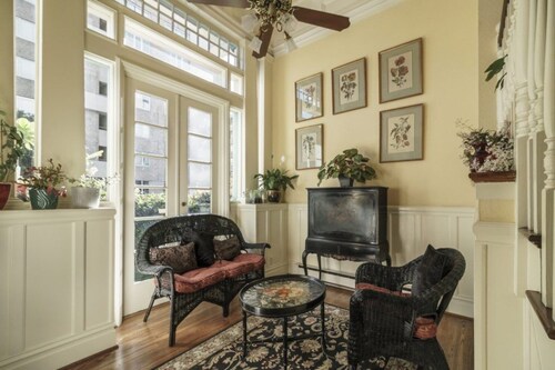 ExPeRiEnCe period antiques in elegant Edwardian twnhse in the heart San Franciso