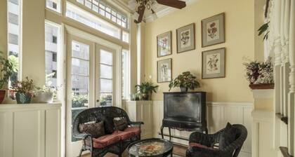 ExPeRiEnCe period antiques in elegant Edwardian twnhse in the heart San Franciso