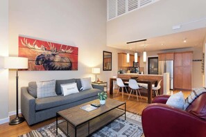 Fernseher, Kamin, Arbeitsbereiche