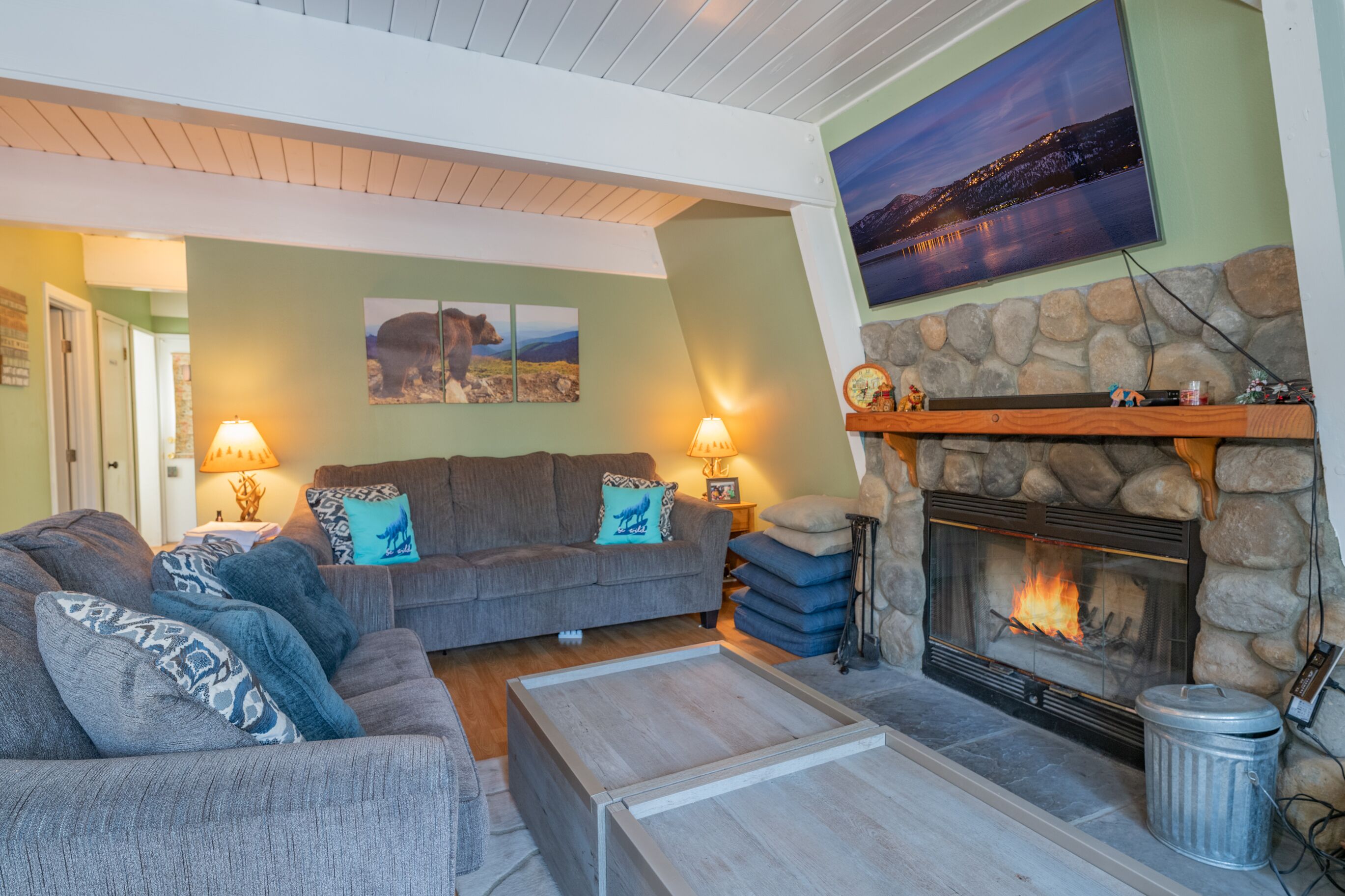 Moonlight Memories - Located in a beautiful, desirable area with a hot tub!