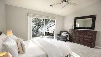 4 bedrooms, desk, iron/ironing board, free WiFi