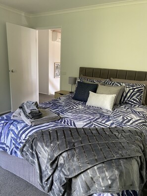 3 bedrooms, iron/ironing board, WiFi, bed sheets