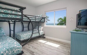3 bedrooms, free WiFi, bed sheets - Swept Away  3BR/2BA Keys Retreat with Pool, Dock & Stunning Open Water Views (Marathon)
