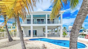 Luokittelematon kuva, 5 kautta 30, painike