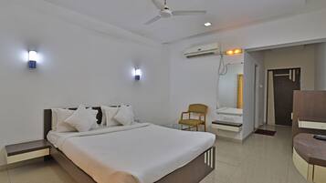 Executive Room | Desk, laptop workspace, free WiFi