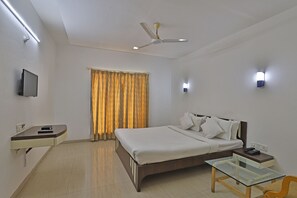 Executive Room | Desk, laptop workspace, free WiFi