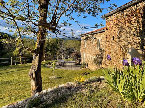 Ancienne ferme rénovée avec jardin privé, poêle à bois et terrasse