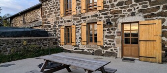 Family-Friendly Cottage with Spacious Rooms and Enclosed Yard in Freycenet-la-Tour