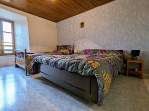 3 habitaciones y escritorio 