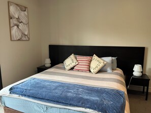 1 habitación, tabla de planchar con plancha, wifi y ropa de cama