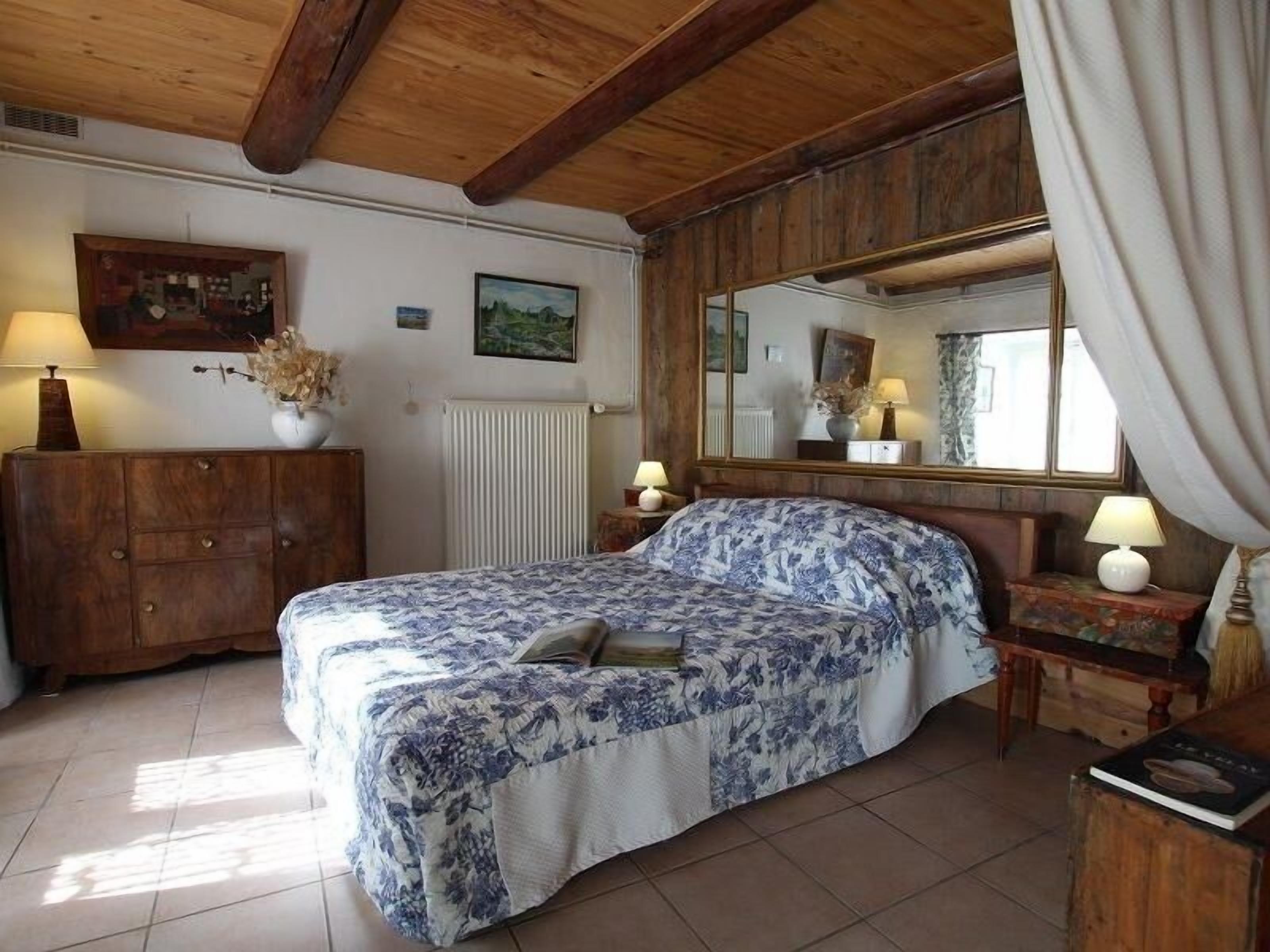 Gite Jullianges, studio flat, 2 persons