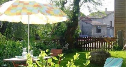 GĂźte chaleureux entre festivals, nature et confort avec wifi Ă Jullianges