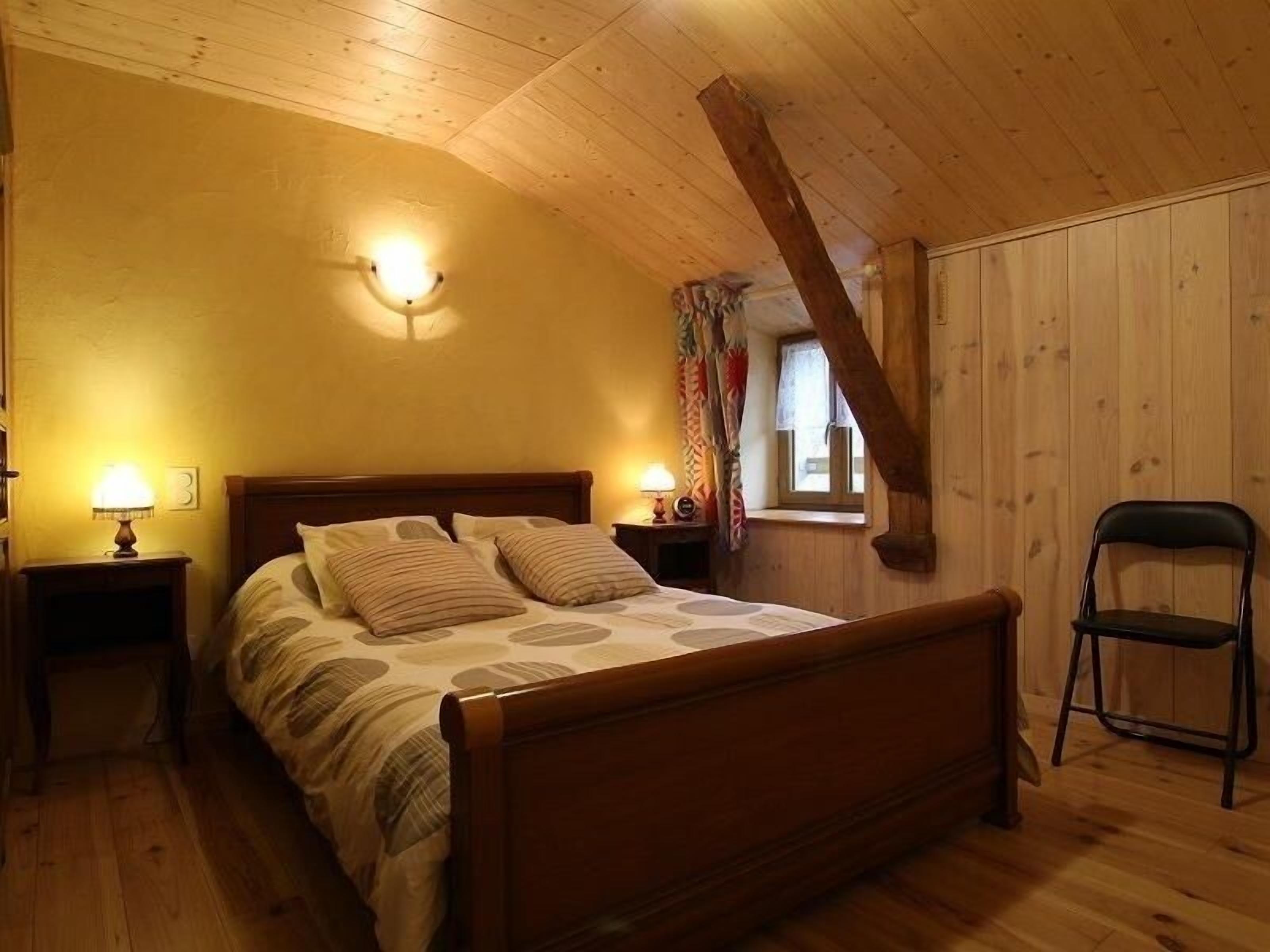 4 bedrooms, bed sheets