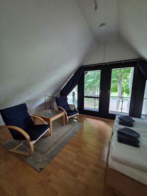 3 bedrooms, travel cot, WiFi