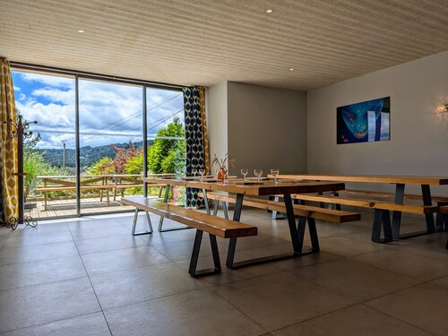 Comfortable lodge with heated pool, for 23 people, perfect for families and friends