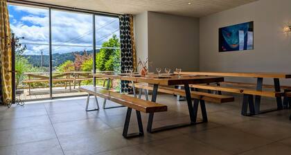 Comfortable lodge with heated pool, for 23 people, perfect for families and friends