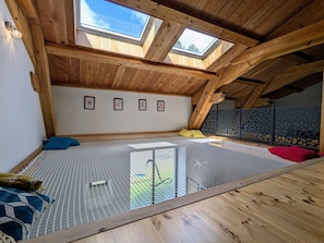 8 bedrooms, free WiFi