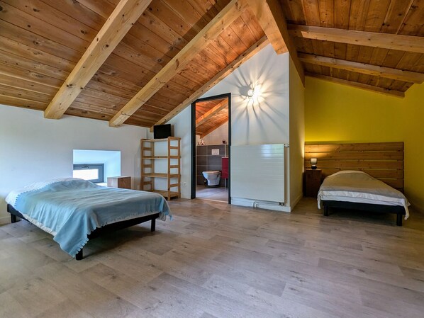 8 camere, Wi-Fi gratuito