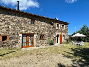 Exterior - Family house 4 bedrooms with garden, fireplace, wood stove, parking and Wi-Fi (Saint-Vert)