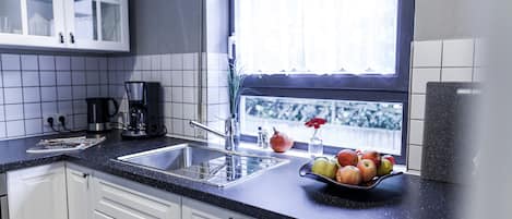 Refrigerador, horno, parrilla de estufa y lavavajillas