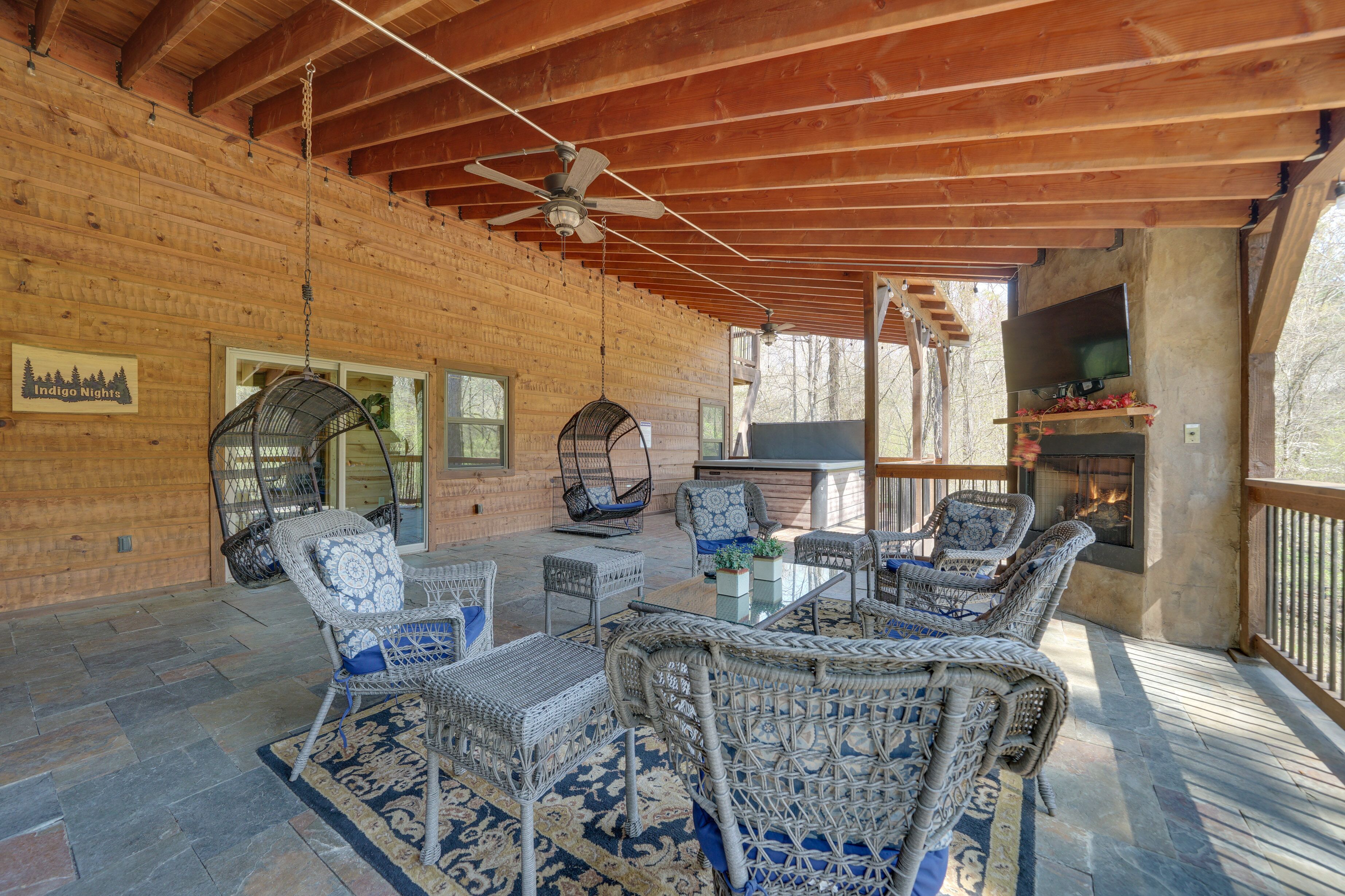 Expansive Luxury Cabin: Game Room, Fire Pit, Deck!