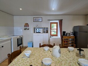 Fridge, microwave
