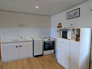 Fridge, microwave