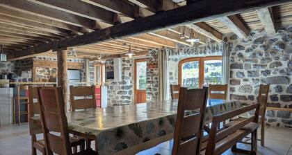 Maison de caractĂšre avec grand terrain, proche d'Arlempdes, labels ECOGĂTE et Tourisme & Handicap