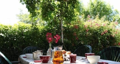 Maison de charme avec grand parc pour des vacances en famille au cĆur de l'Auvergne