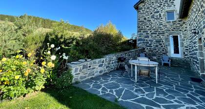 GĂźte de charme avec terrasse, proche sports d'hiver, animaux admis