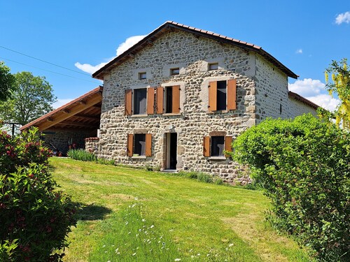 Stone house with fireplace and garden - Near St-Paulien
