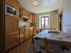 Réfrigérateur, micro-ondes, lave-vaisselle