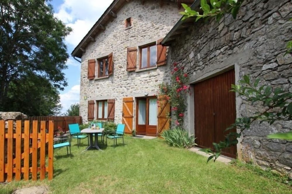 Gite Jullianges, 2 bedrooms, 5 persons