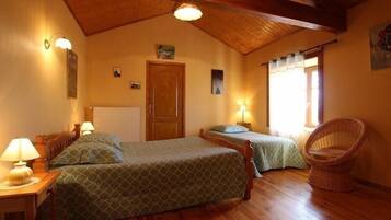 3 quartos, berço de viagem, Wi-Fi de cortesia, roupa de cama