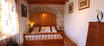 Charming Rural Retreat: 3 BR, En-Suite WCs, Terraces, BBQ, Baby Gear, Near Medieval Villages