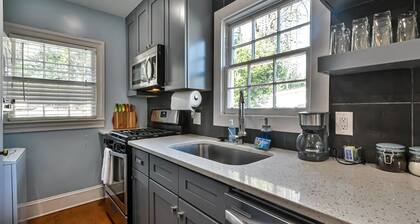 The Audrey @Atlantic Station: Fire Pit, Outdoor Dining, BBQ, Cornhole/Horseshoes