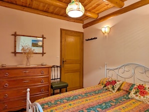 3 bedrooms - Charming 19th Century Stone House by a Brook, Near Medieval Village (Allègre)