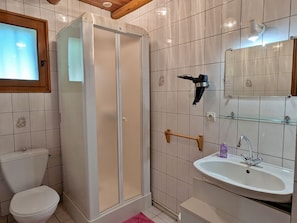 Bathroom - Charming 19th Century Stone House by a Brook, Near Medieval Village (Allègre)