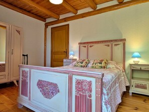 3 bedrooms - Charming 19th Century Stone House by a Brook, Near Medieval Village (Allègre)