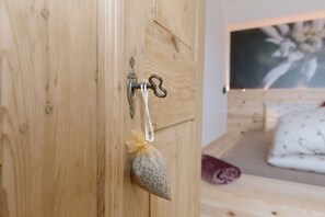 2 slaapkamers, een strijkplank/strijkijzer, gratis wifi, beddengoed