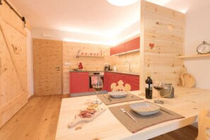 Fridge, microwave, oven, stovetop - Holiday Home “Wold Wieserhof” with Mountain View, Balcony and Shared Garden (Aldein)