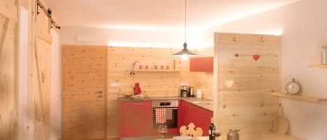 Frigorifero, microonde, forno, piano cottura