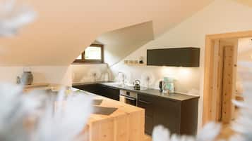 Frigorifero, forno, piano cottura, macchina per tè/caffè