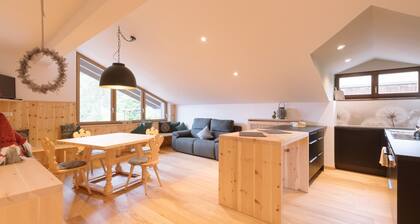 Charming and Cozy Holiday Home “Ferienwohnung SEA Wieserhof” with Mountain View, Balcony, Shared Garden & WiFi; Parking Available